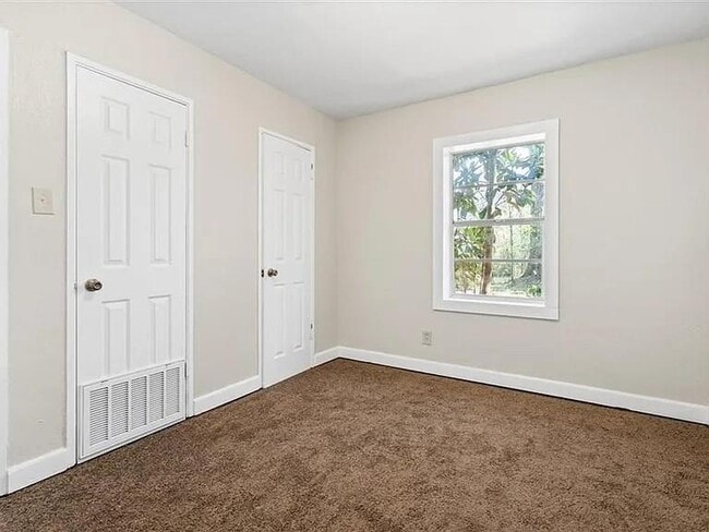Building Photo - 1575 Marengo Dr