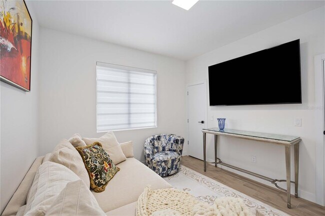 Building Photo - 7520 N Coolidge Ave