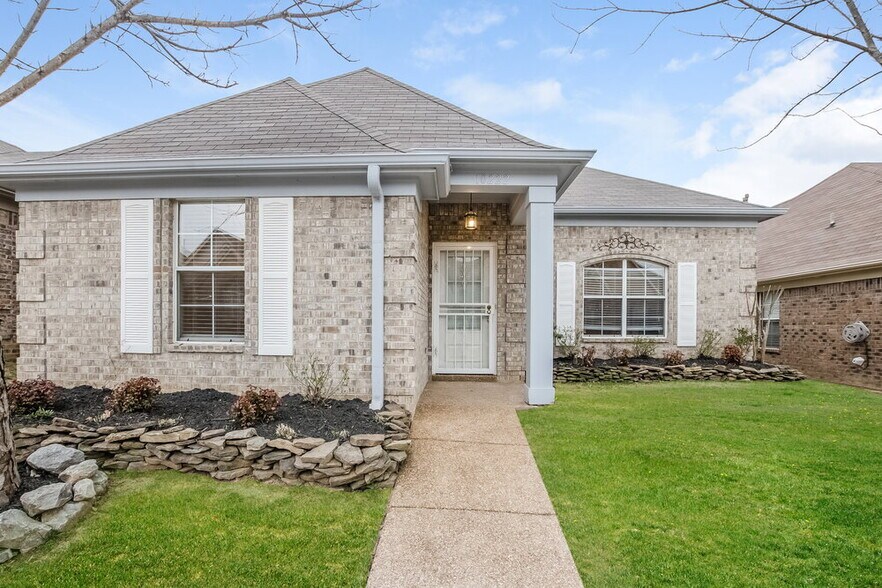 Primary Photo - 10222 Evening Hill Dr
