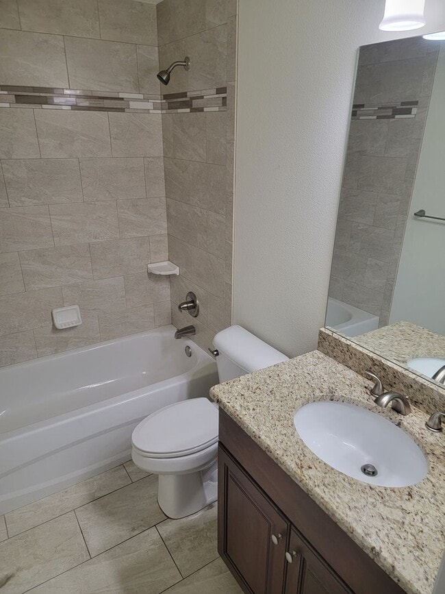 Building Photo - Gorgeous 2/2/2 + Den in Heritage Oaks!!!