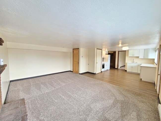 Primary Photo - 302 N Argonne Rd