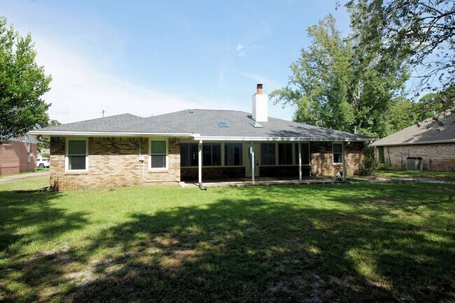 Building Photo - 211 Brian Cir