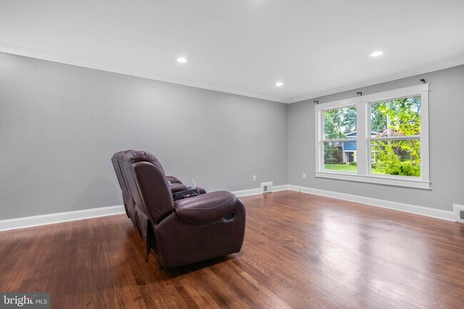 Building Photo - 14402 Woodcrest Dr