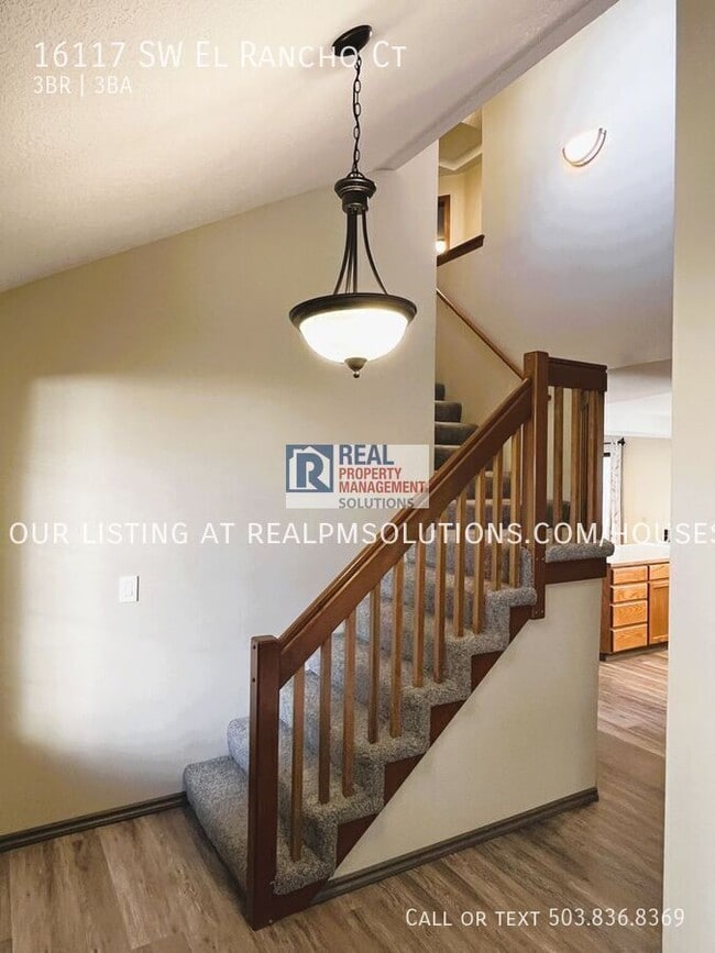 Building Photo - 16117 SW El Rancho Ct