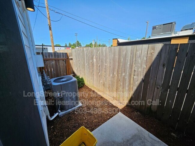 Building Photo - 7480 N Oswego Ave