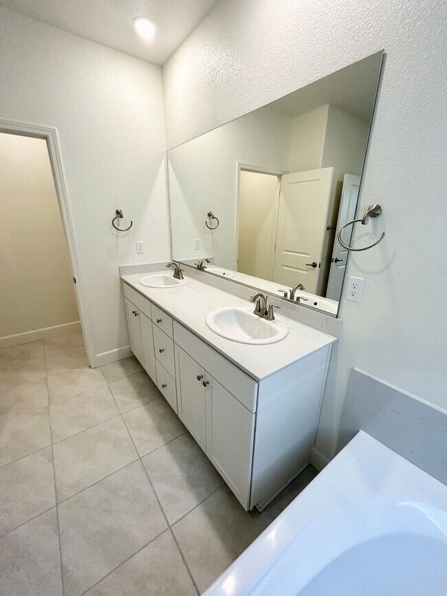 Building Photo - Brand New Home, beautifully designed singl...