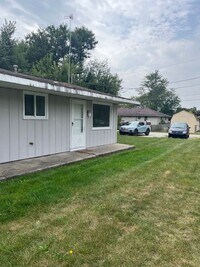 Building Photo - BROOKSTON...2 Bedroom 1 Bath