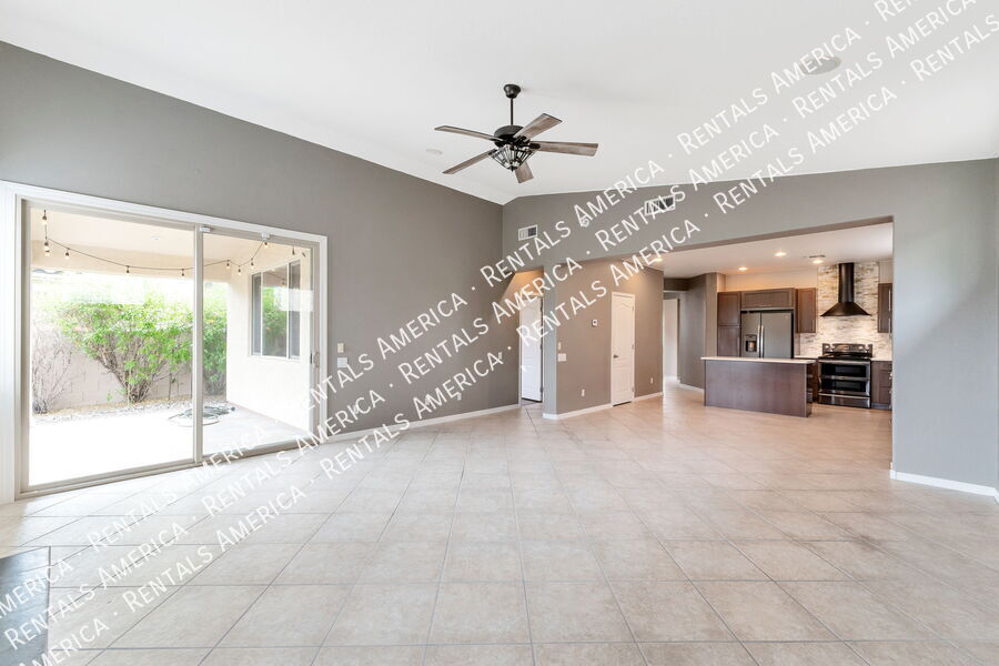 Building Photo - 12936 N Salt Cedar Dr