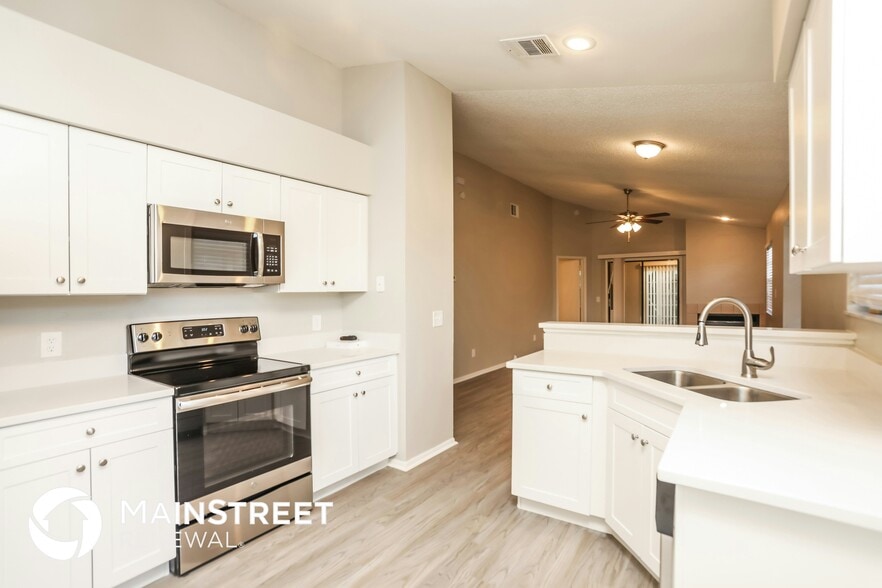 Building Photo - 548 Portland Cir