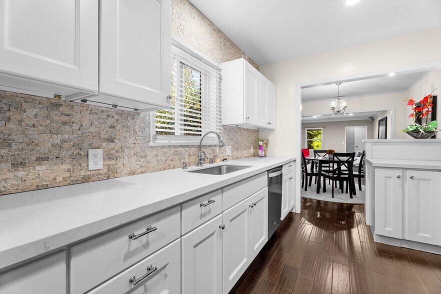 Kitchen - 4242 Van Nuys Blvd