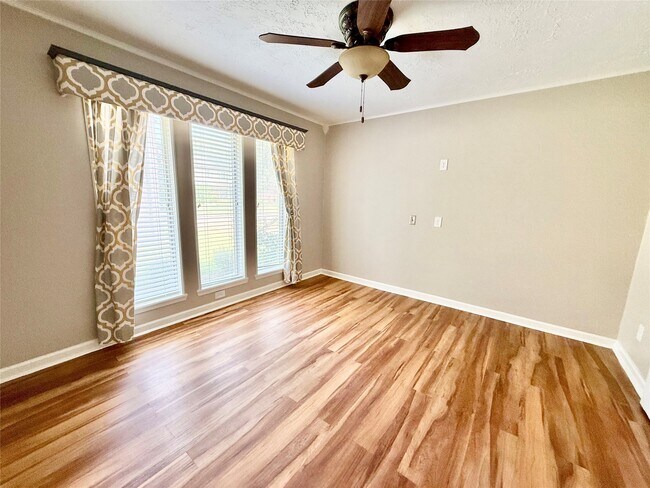 Building Photo - 5231 Alamosa Ln