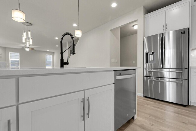 Building Photo - 23895 E Rocky Top Pl