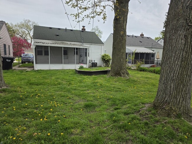 Building Photo - 26051 Alger St