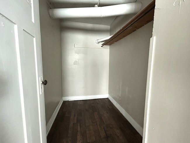 Building Photo - 117 E Glenwood Ave