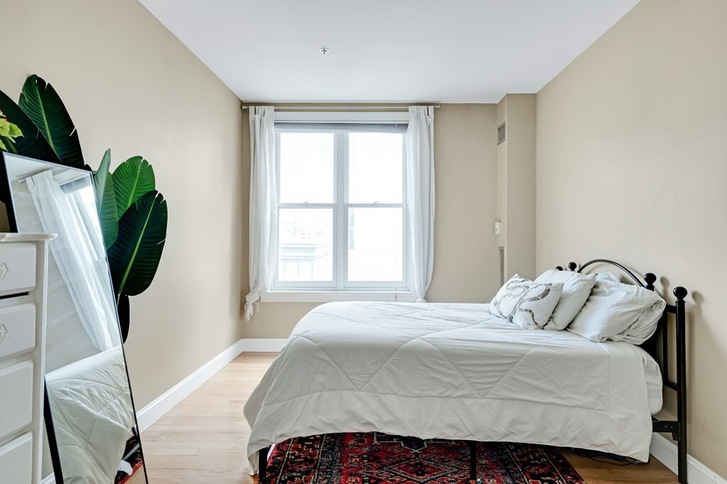 Building Photo - 1721 Washington St