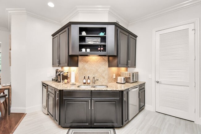 Building Photo - 2120 Kipling St