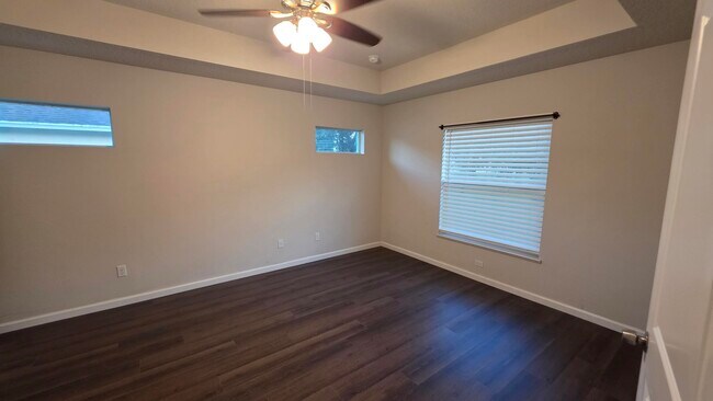 Building Photo - 5834 NW Coosa Dr