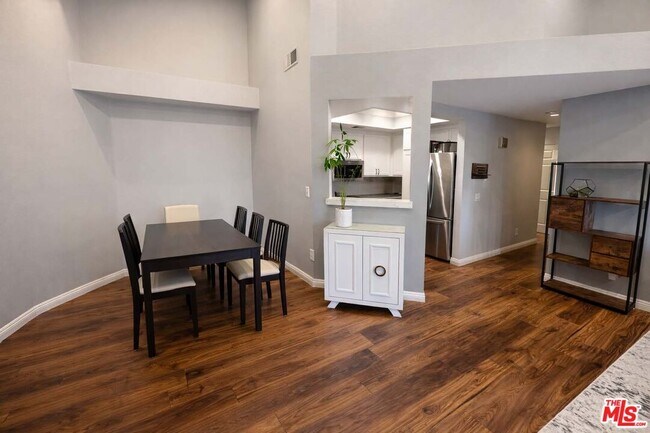 Building Photo - 1055 S Dewcrest Dr