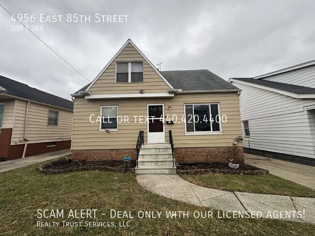 Primary Photo - Beautiful 3-Bedroom Colonial with Bonus At...