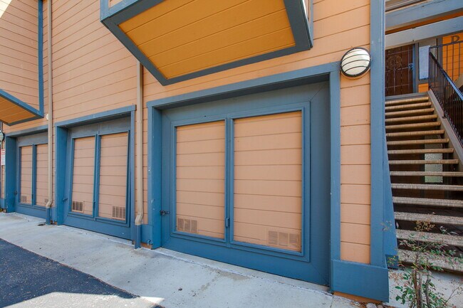 Building Photo - 801 Kalpati Cir