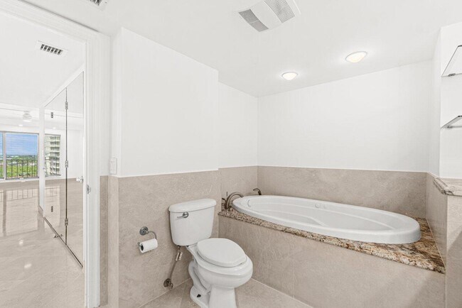 Building Photo - 4301 N Ocean Blvd