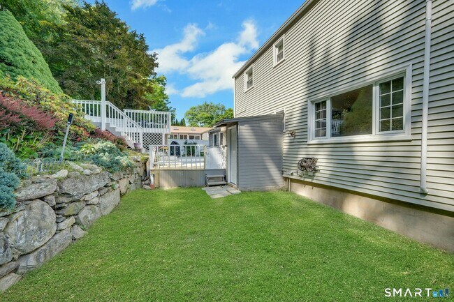Building Photo - 52 London Ln