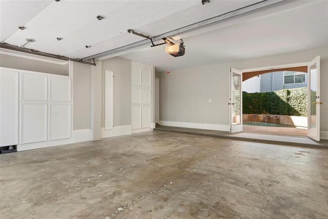 Building Photo - 3106 Sackett St