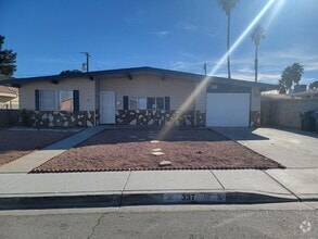 Building Photo - Renovated Single Family Home! Large backy...