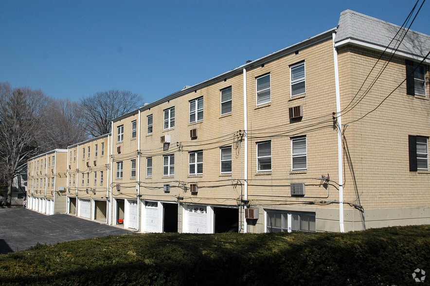Building Photo - Karen Court Apartments