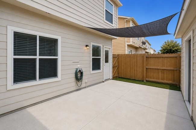 Building Photo - 23831 Pebworth Pl