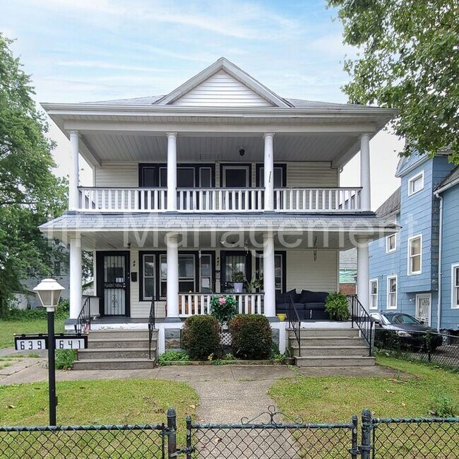 Updated 2 Bedroom in Glendale 639 E 117th St Cleveland OH 44108 Apartment Finder