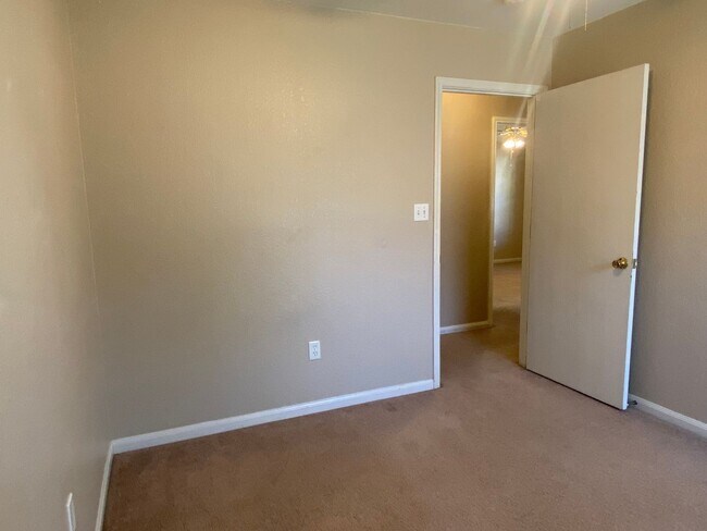 Building Photo - 3 BEDROOM CLOSE TO UMHB