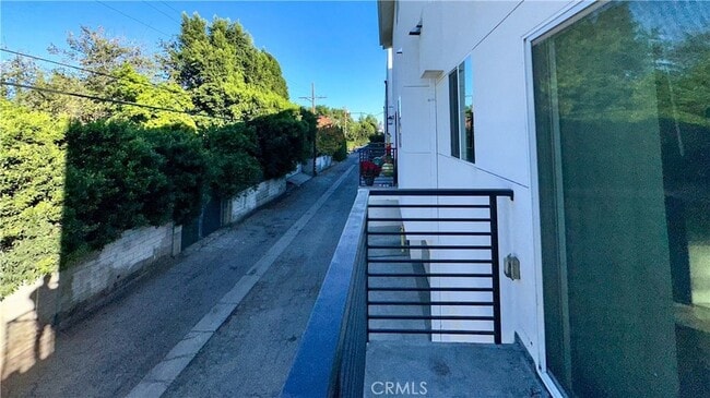 Building Photo - 14019 Vanowen St