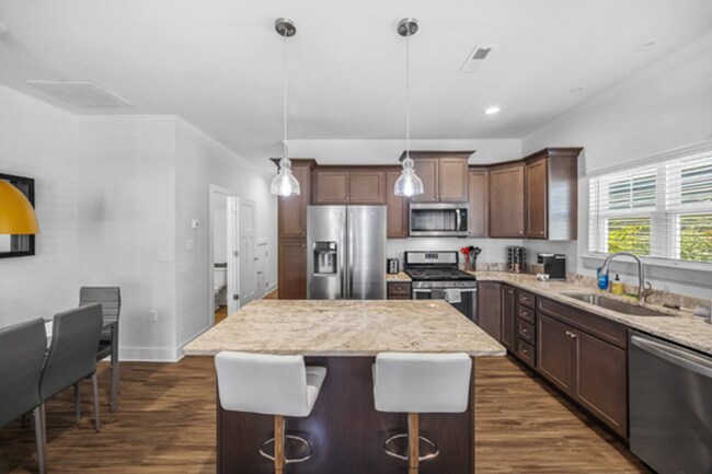 Building Photo - 3 Bed, 2.5 Bath - Lucky Penny - Furnished ...