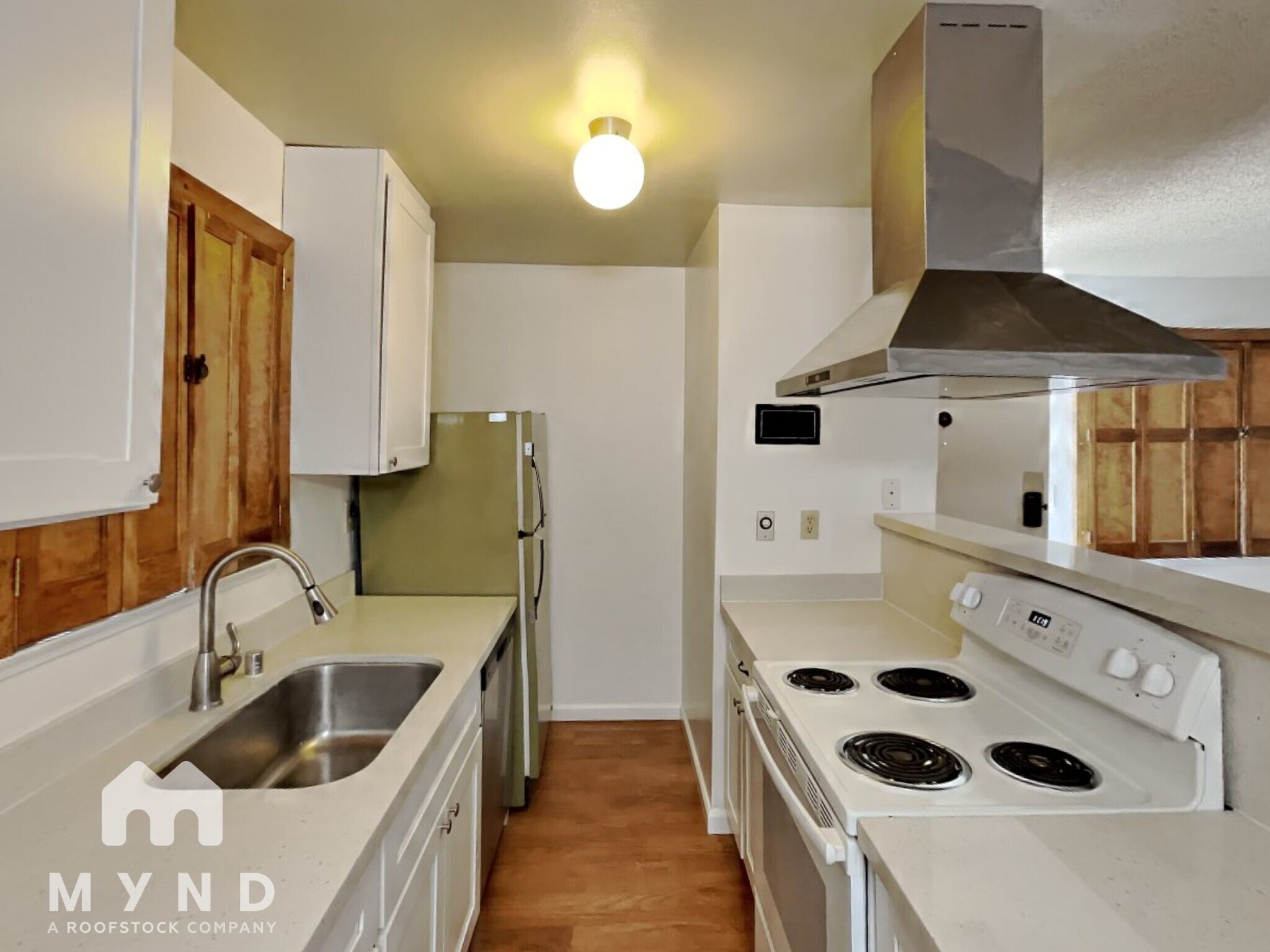Building Photo - 5515 Spinnaker Dr