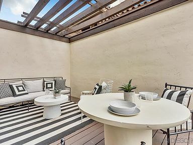 Building Photo - 8696 Villa La Jolla Dr