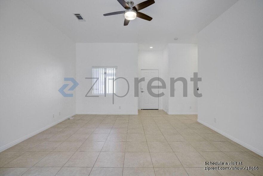 Building Photo - Unit C