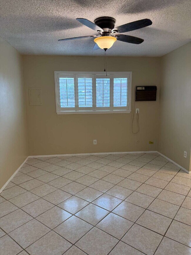 Building Photo - 220 Rio Tinto Dr