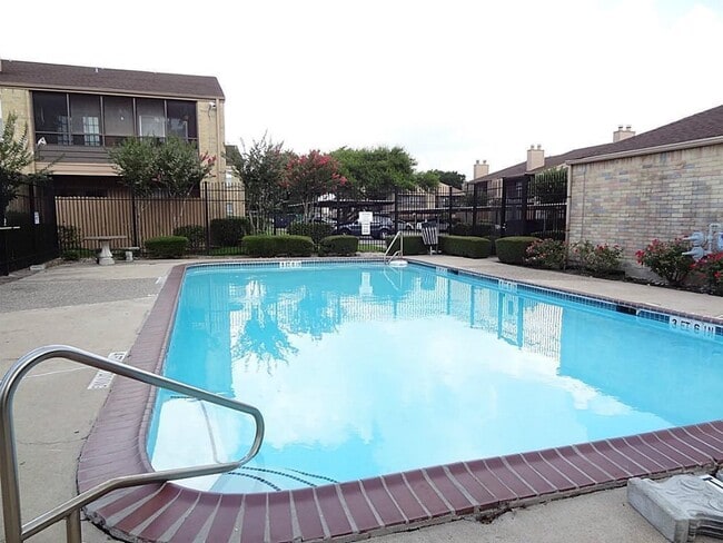 Building Photo - 10555 Turtlewood Ct