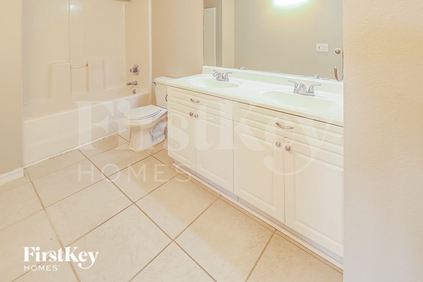 Building Photo - 6619 Gates Pointe Way