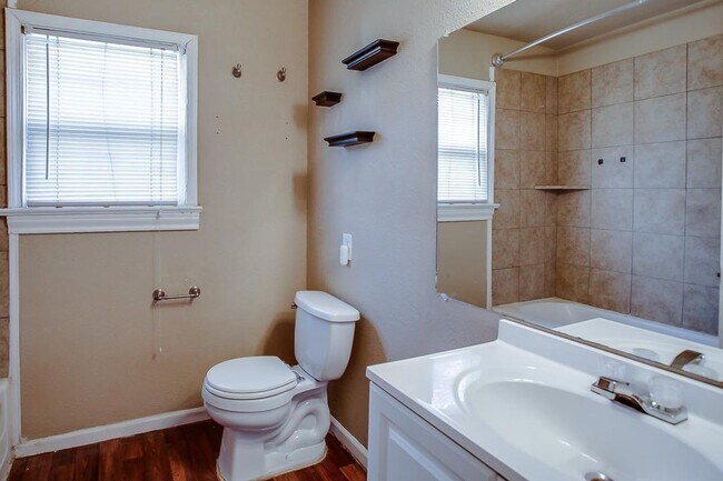Building Photo - 3 Bedroom 1 bath in the Heart of Lubbock!