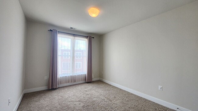 Building Photo - 3 BR Plus Den and Garage in Potomac Yard!