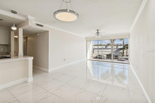 Building Photo - 2302 S Manhattan Ave