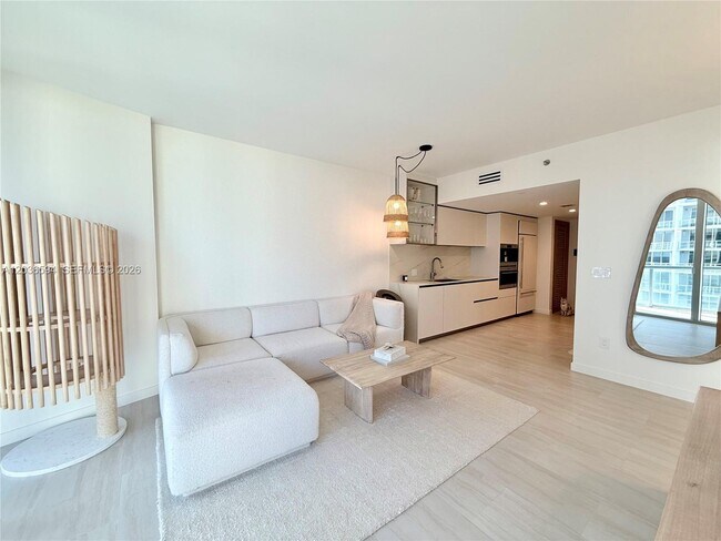 Building Photo - 495 Brickell Ave