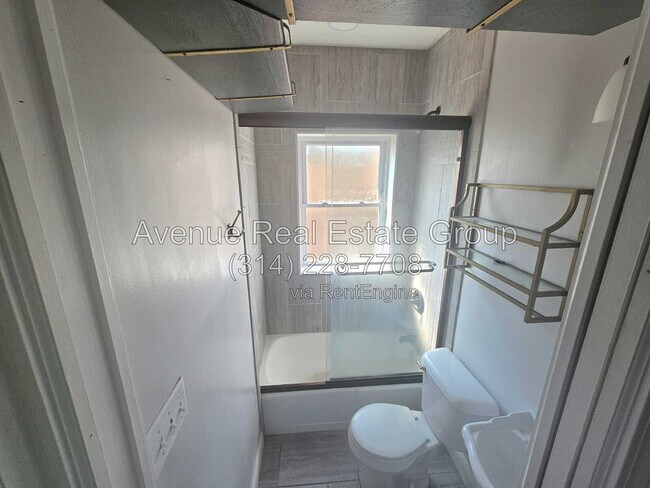 Building Photo - 4634 Ray Ave