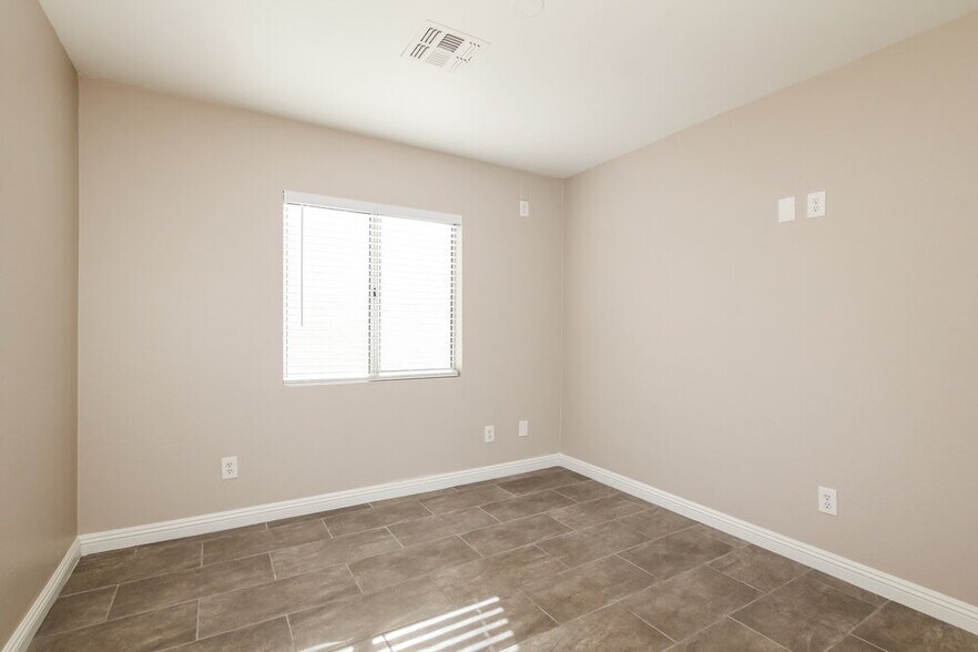 Building Photo - 12702 W Aster Dr