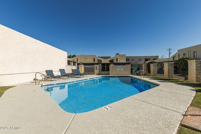 Building Photo - 2934 N 22nd Pl