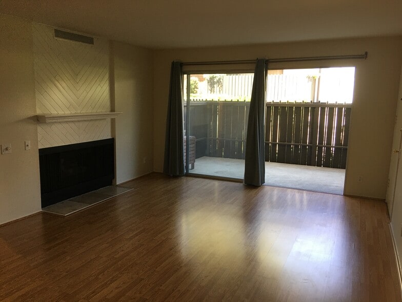 Building Photo - 31535 Lindero Canyon Rd