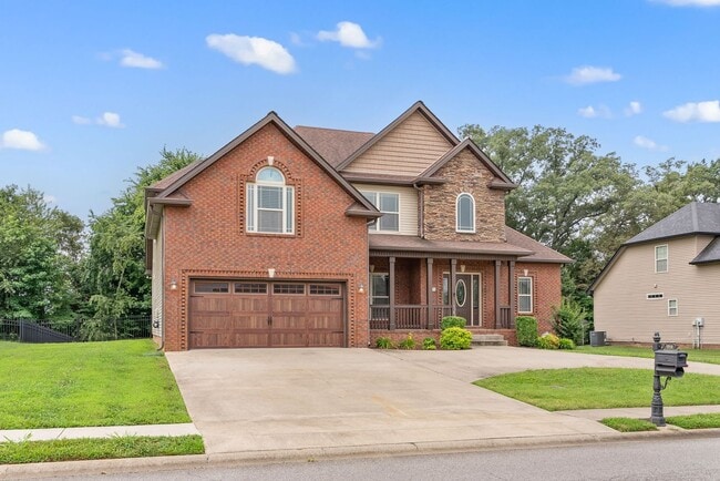 Building Photo - Pet Friendly Four Bedroom with Bonus!