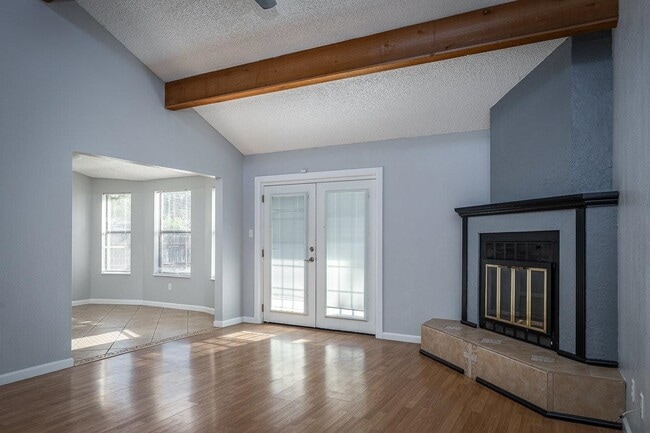 Building Photo - 210 Warbonnet Trail